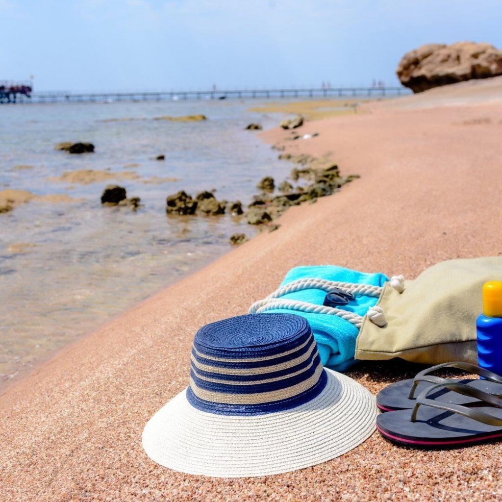 accessories needed to protect yourself from the sun on the beach